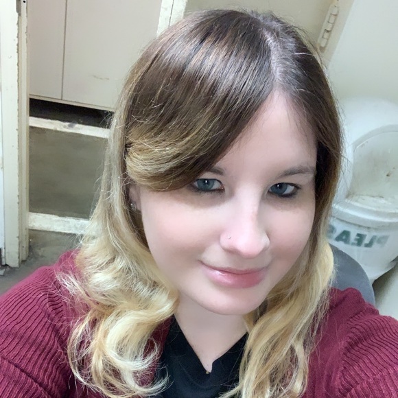 Meet your Posher, Crystal - Picture 2 of 5